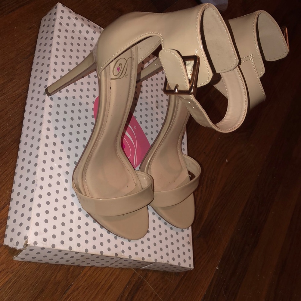 Canter -H nude heels size 10